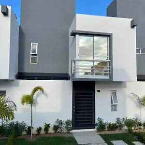 Casa Comoda Con Piscina Сasa de vacaciones